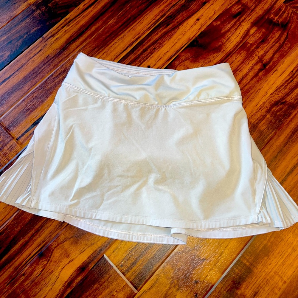 Lululemon play off the pleats tennis skirt, size 0, GREAT condition!!